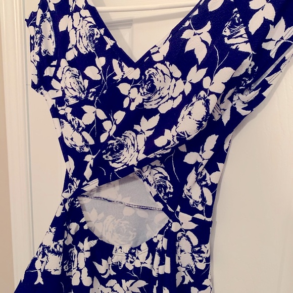 Floral dress - Picture 3 of 4